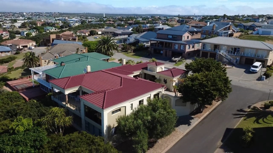 4 Bedroom Property for Sale in Stilbaai Wes Western Cape